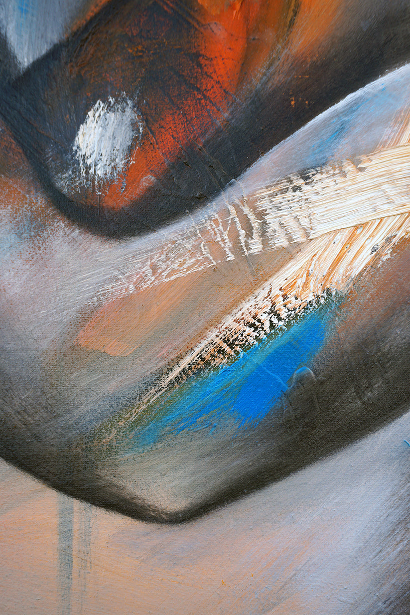 Detalle de la abstracción en tonalidades naranjas, azules y grises