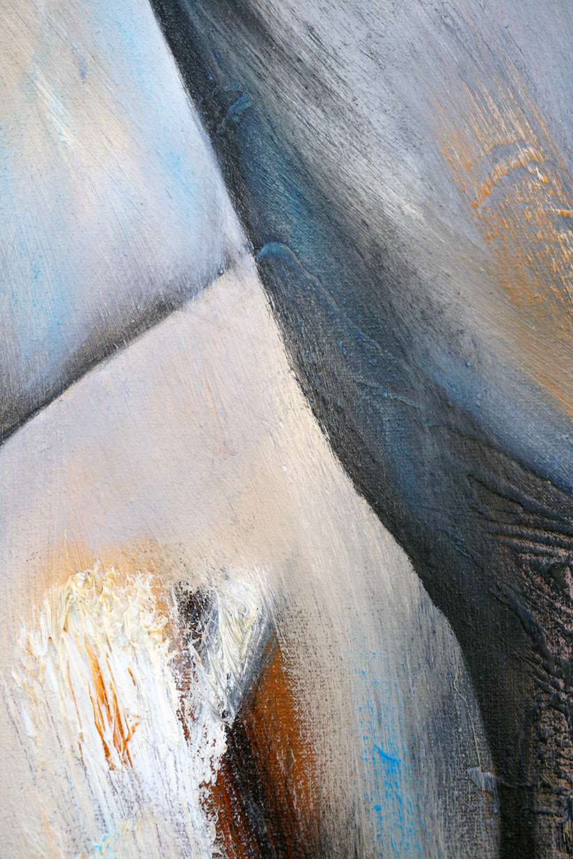 Detalle de la abstracción en tonalidades naranjas, azules y grises