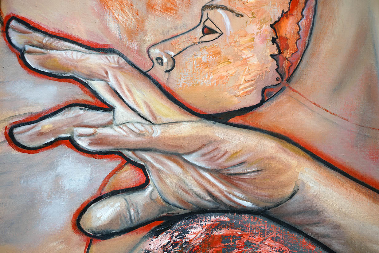 Detalle de mano y máscara