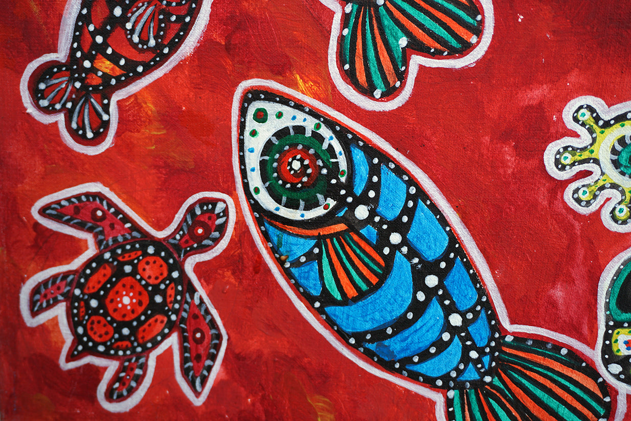 Detalle de uno de los peces y de una de las tortugas, de estilo primitivista