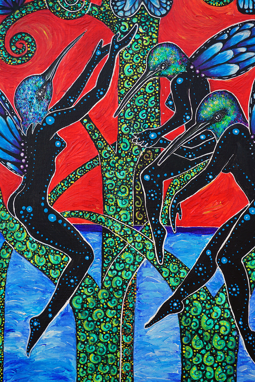 Mujeres con cabeza de pájaro y mariposas azules sobre árboles y fondo rojo y azul, de estilo primitivista