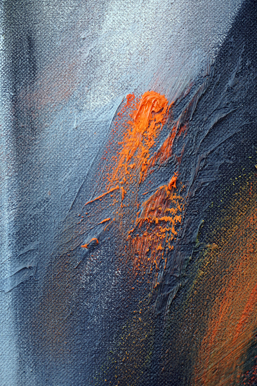 Detalle de abstracción con tonos anaranjados y grisáceos. Se aprecian los empastes y trazos de la pincelada