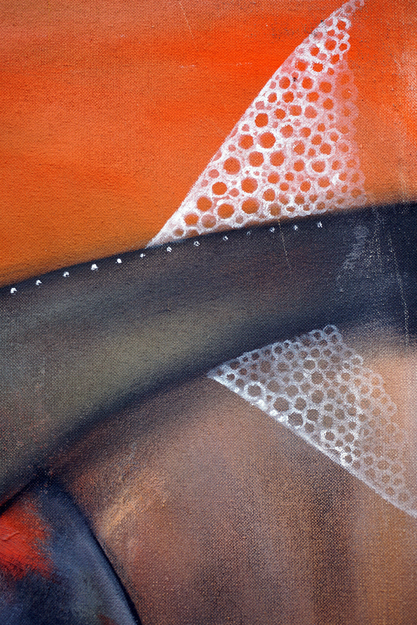 Detalle de abstracción con tonos anaranjados y grisáceos.