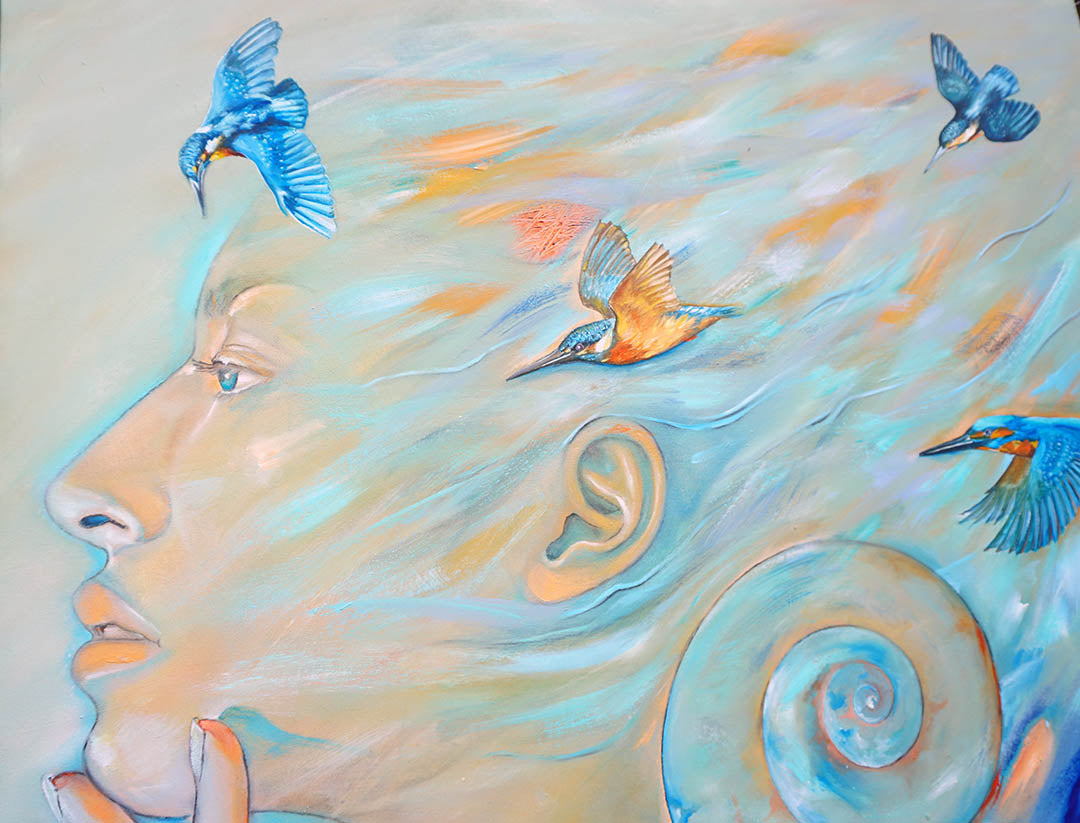 Detalle del rostro y cuatro martines pescadores.