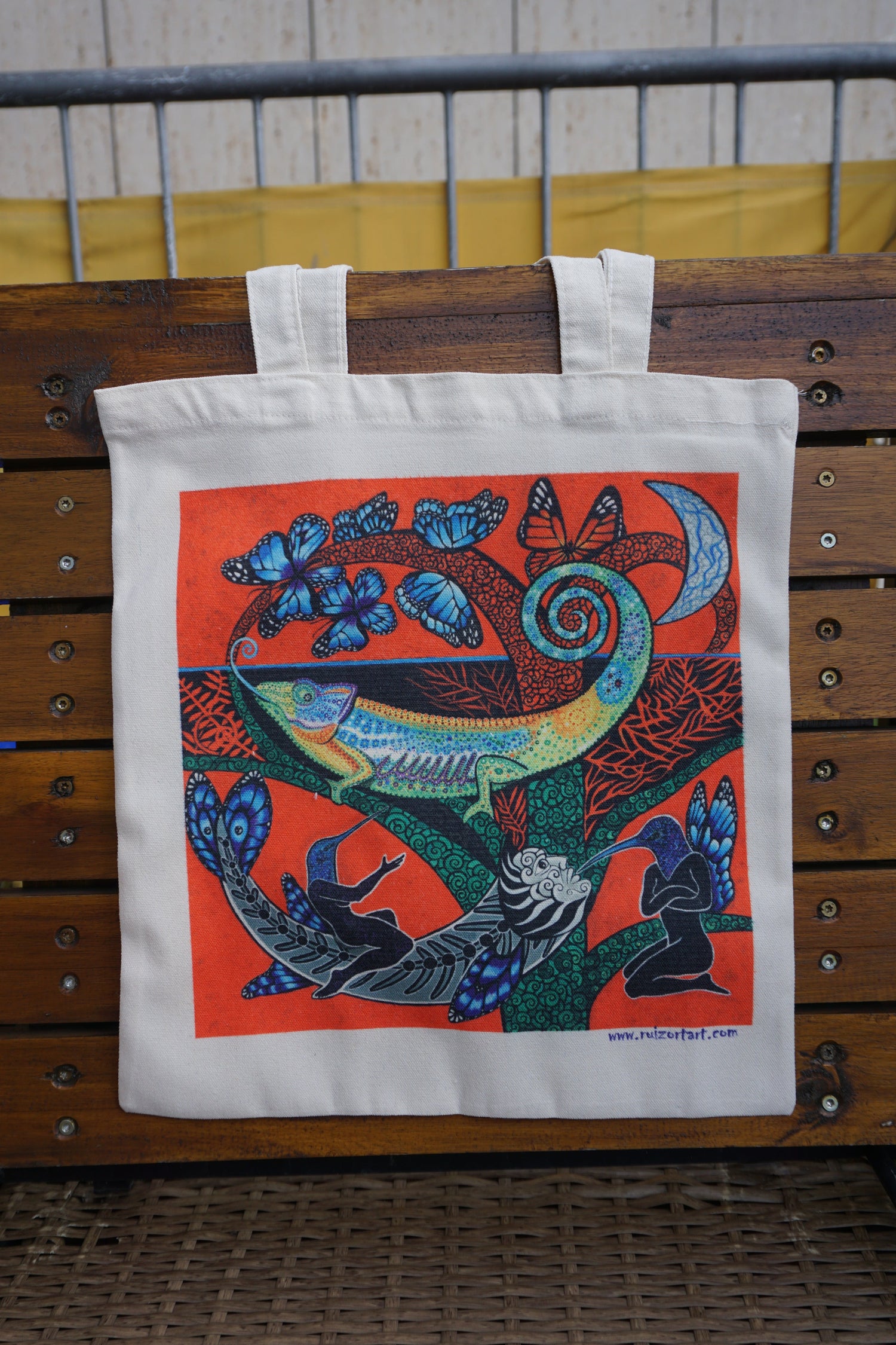 TOTE BAGS