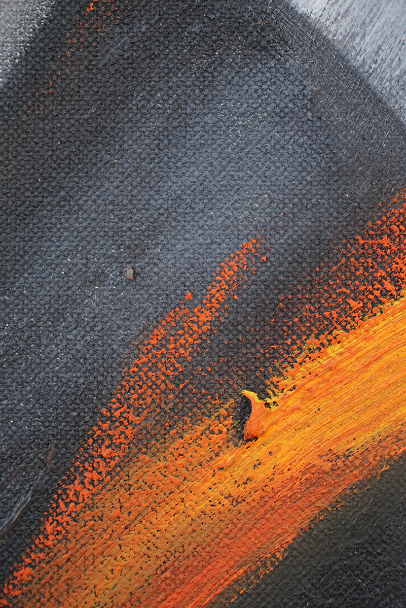 Detalle de abstracción  con tonos anaranjados y grisáceos. Se aprecian los empastes y trazos de la pincelada