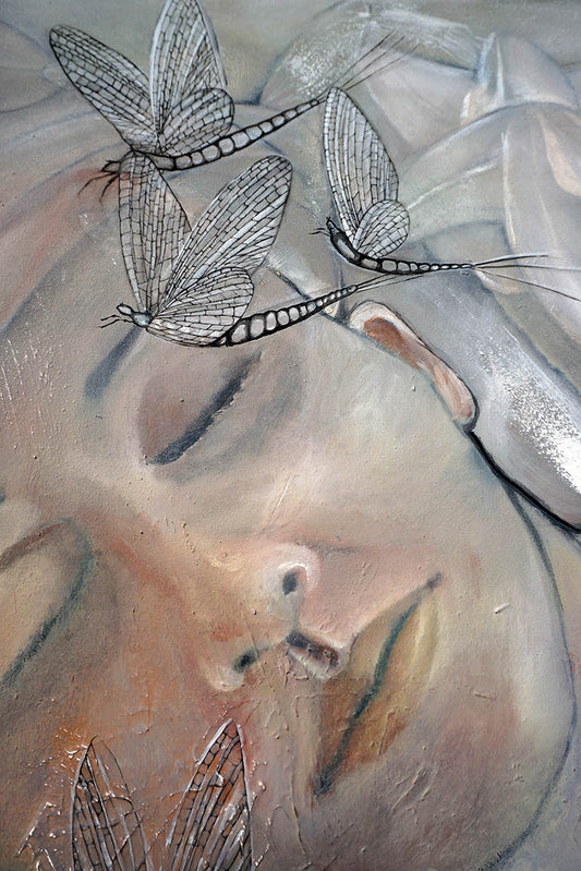 Detalle del rostro y tres efímeras