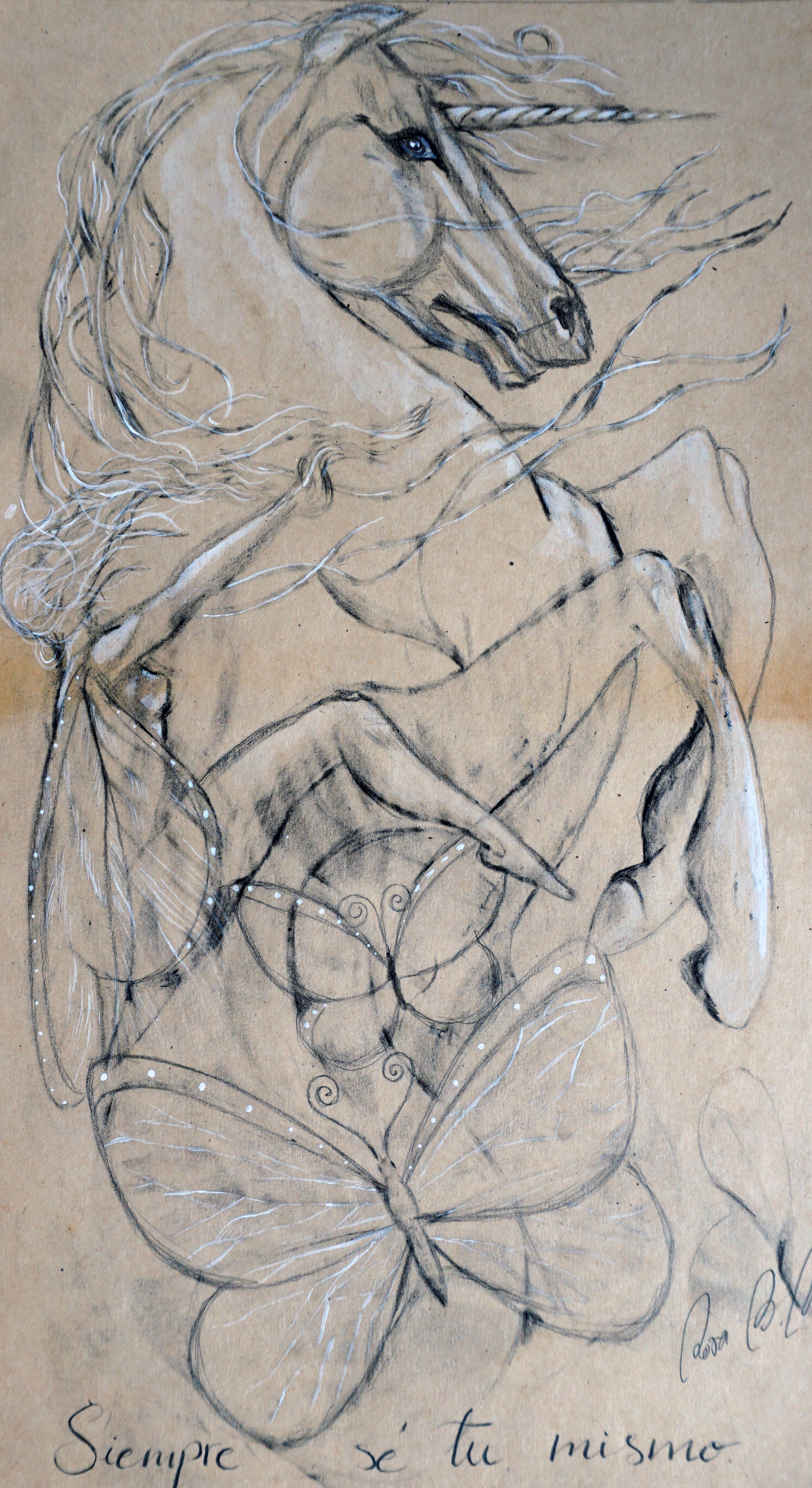 Dibujo de unicornio cabalgado por mujer alada y mariposas